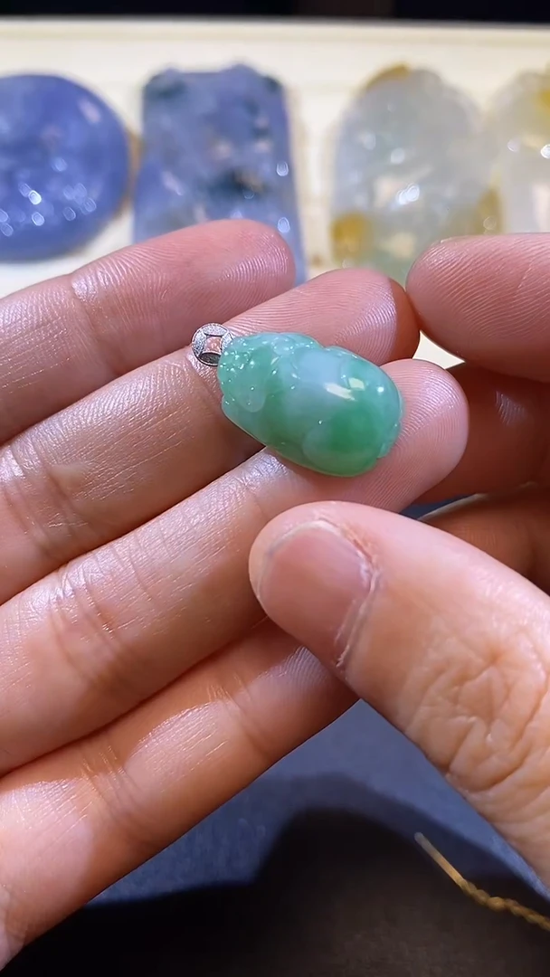 【闪购商品】翡翠吊坠(不含链)18K金镶嵌缅甸天然A货翡翠