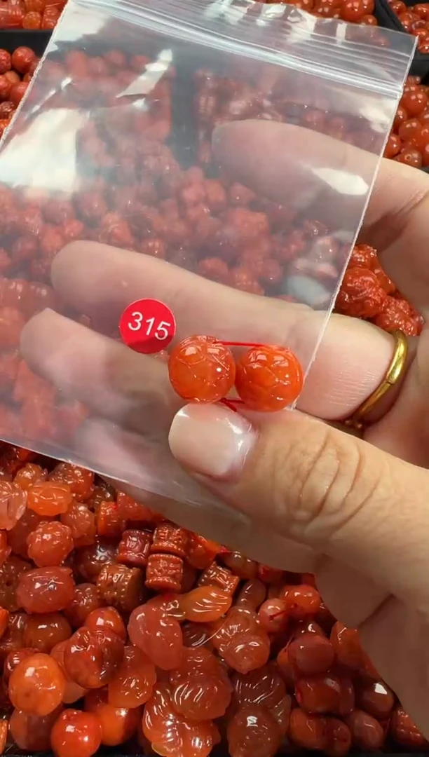 颈饰未镶嵌南红玛瑙1