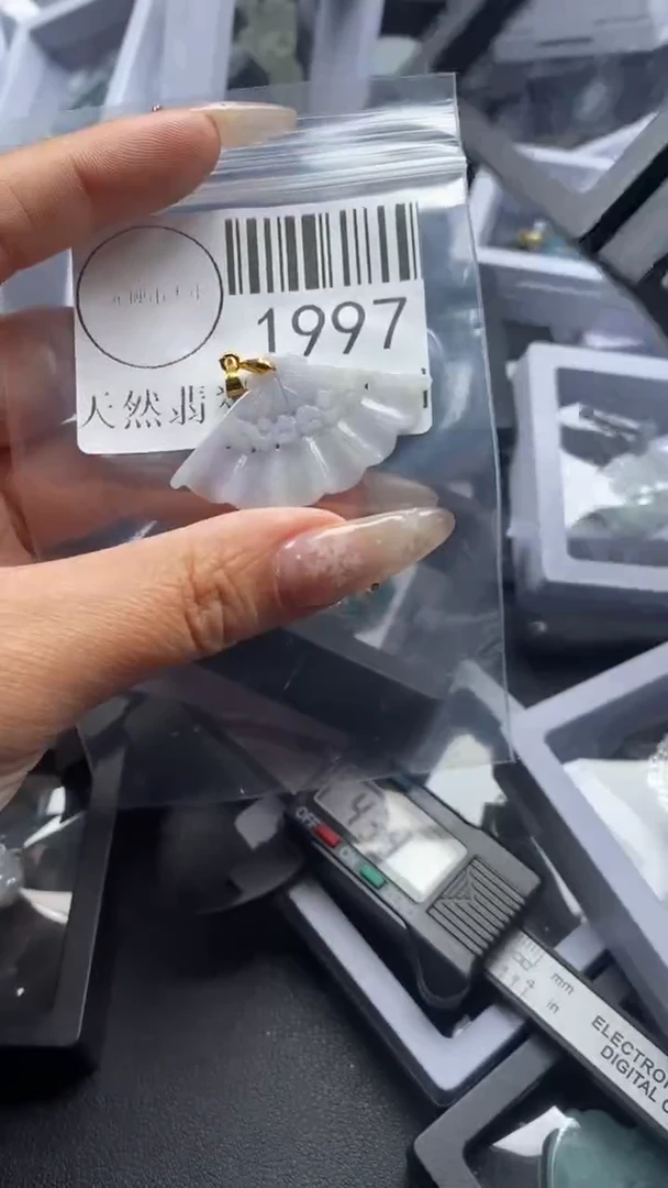 颈饰未镶嵌翡翠1997