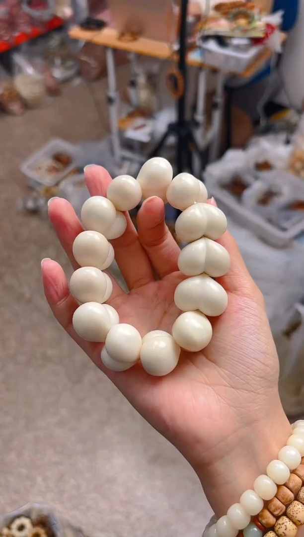 吊坠菩提根/象牙果白色爱心单圈