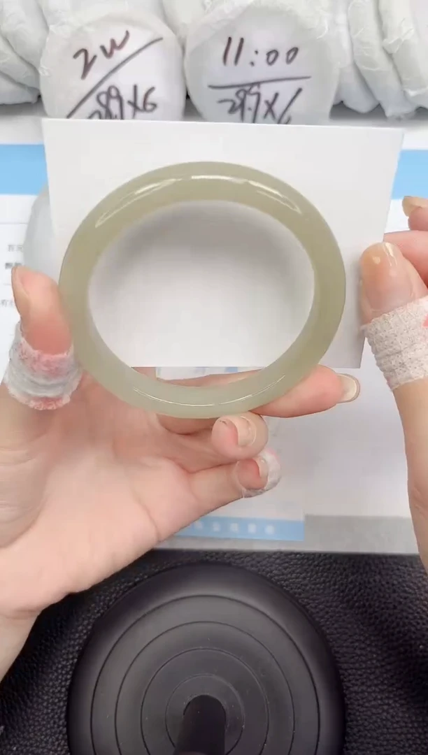 石英质玉手镯未镶嵌368-61