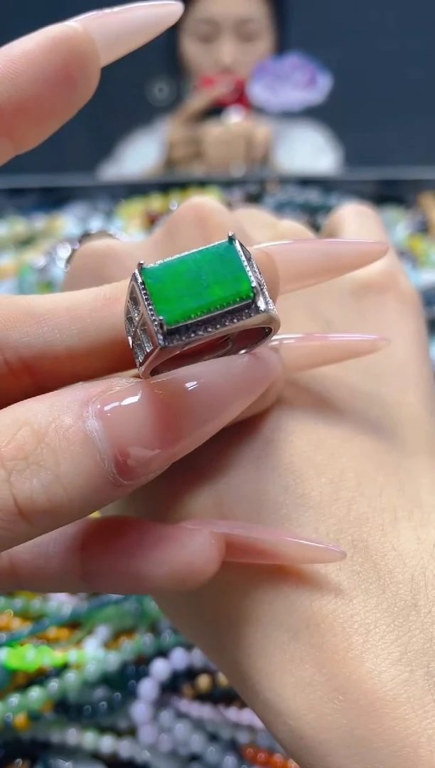 颈饰未镶嵌翡翠/V/翡翠A货，一件也是批发价