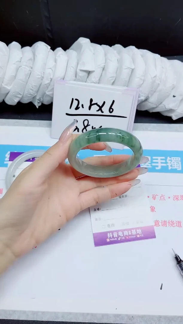 石英质玉手镯未镶嵌395.