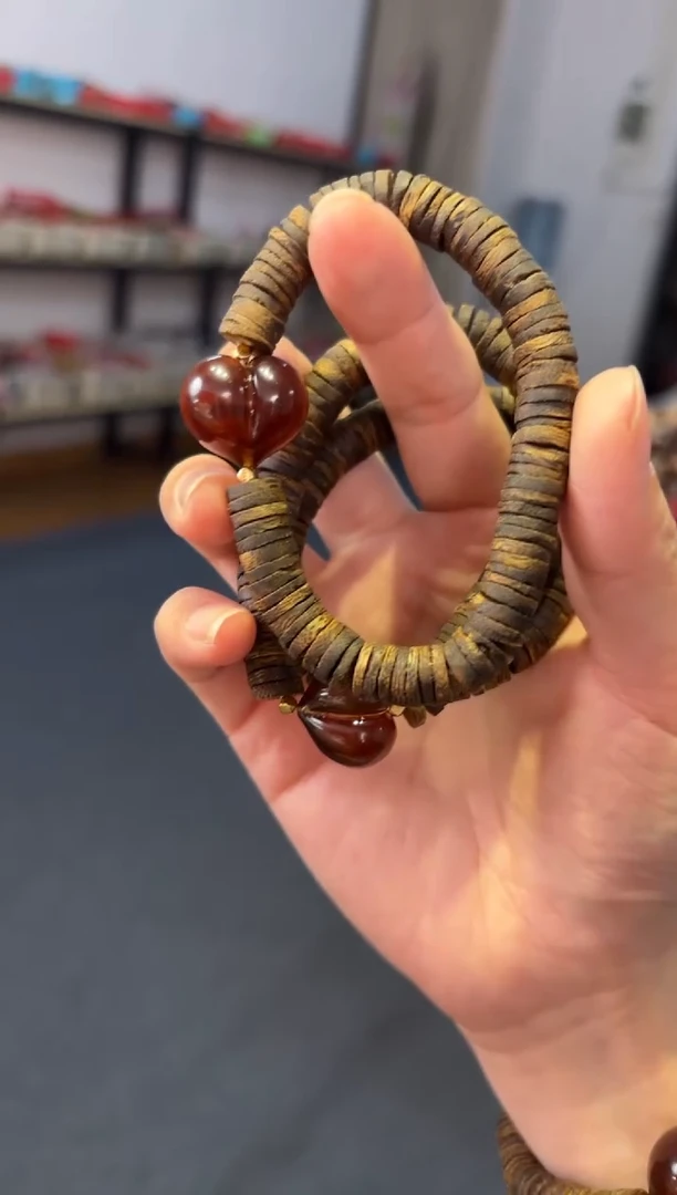 手链琥珀未镶嵌  绿奇楠沉香药片琥珀桃心多样性发其一