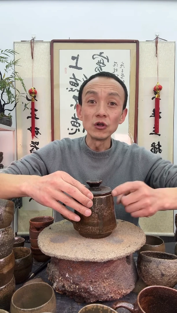 【闪购商品】瑕疵红色带盖马克杯400毫升