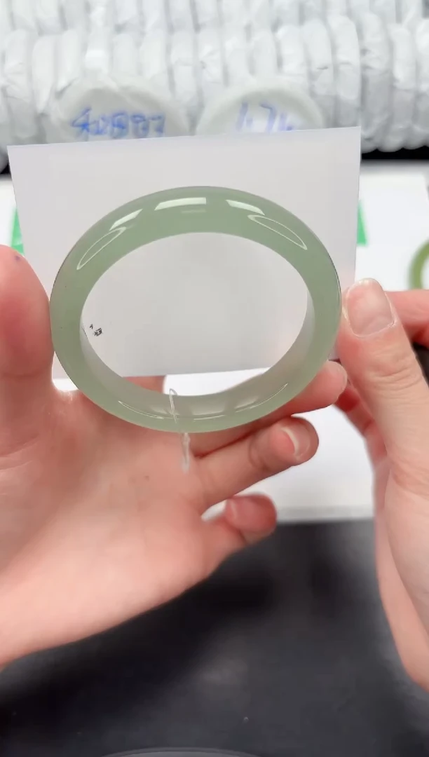 【闪购商品】石英质玉手镯未镶嵌64-57.2