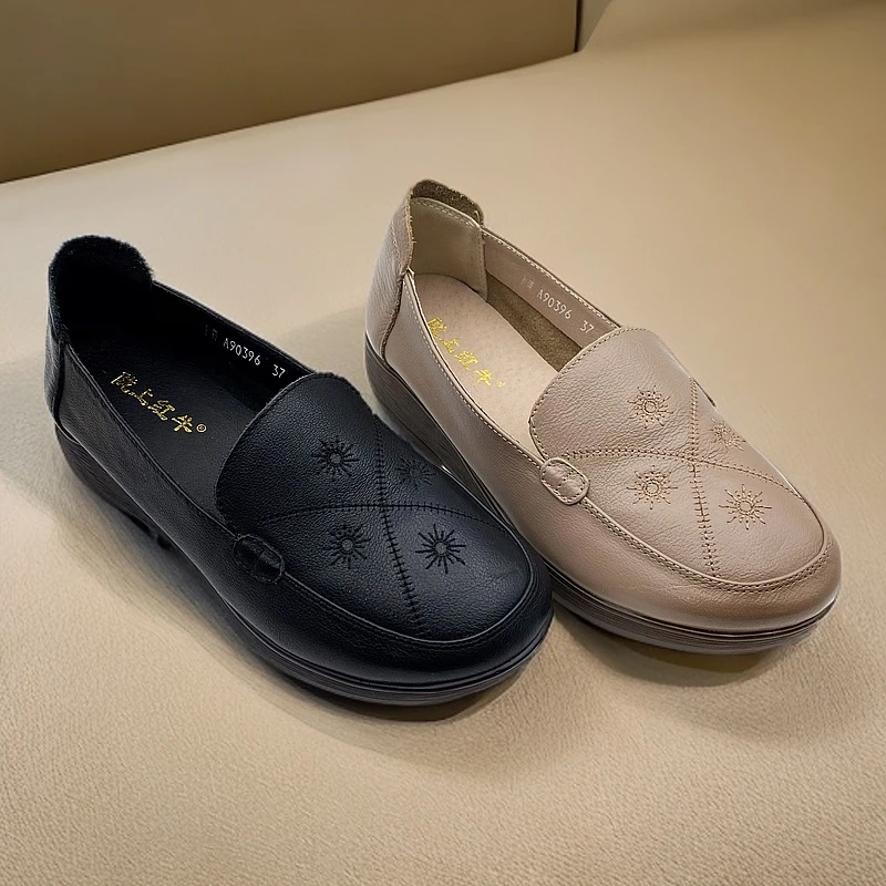 女士真皮春秋90396时尚百搭舒适透气平底乐福鞋中老年鞋陇上红牛