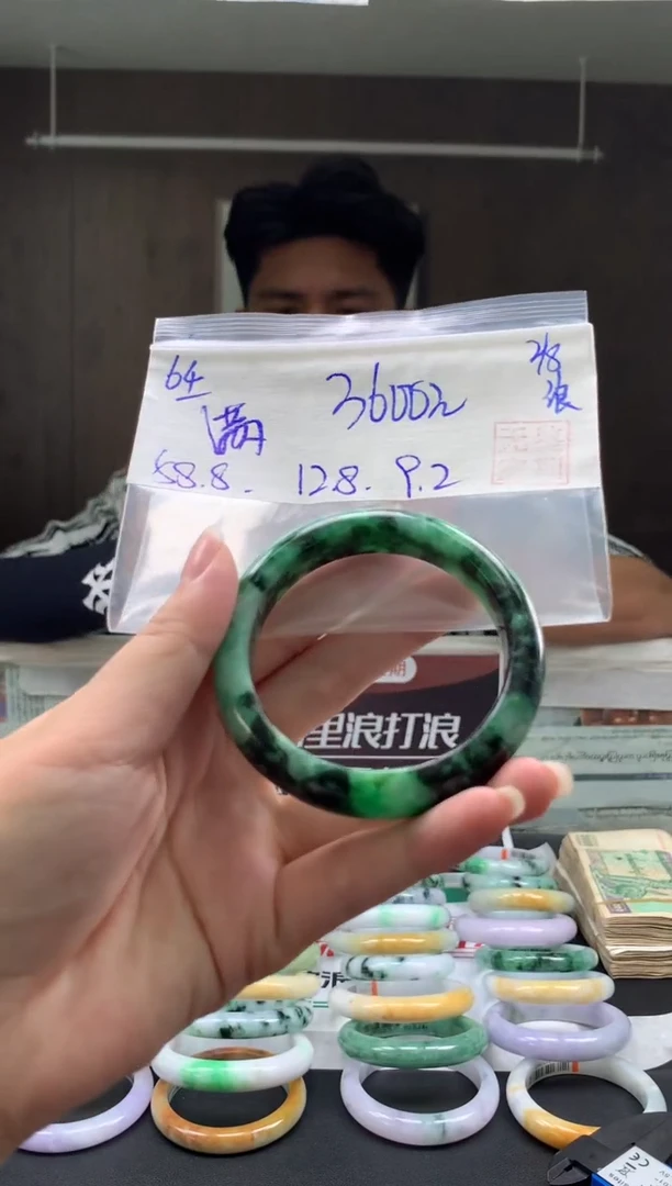 翡翠手镯未镶嵌满**色翡翠手镯 下单联系小耳机#64