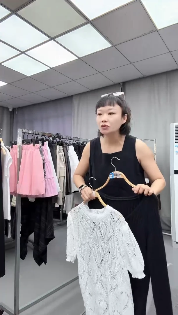 两件  大哥家漂亮衣服漂亮款式