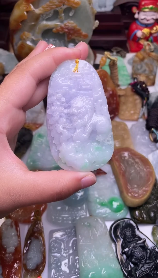 颈饰未镶嵌翡翠狮子