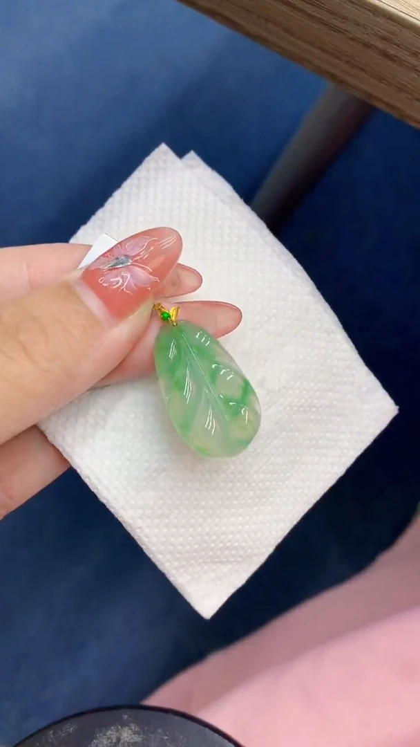 颈饰18K金镶嵌翡翠1