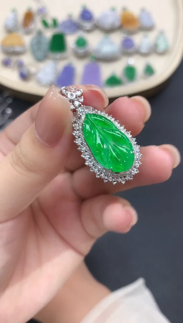 颈饰18K金镶嵌翡翠26-吊坠