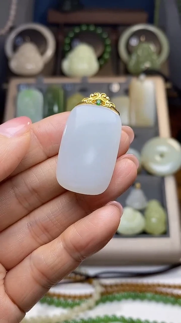 【闪购商品】和田玉颈饰18K金镶嵌无事牌