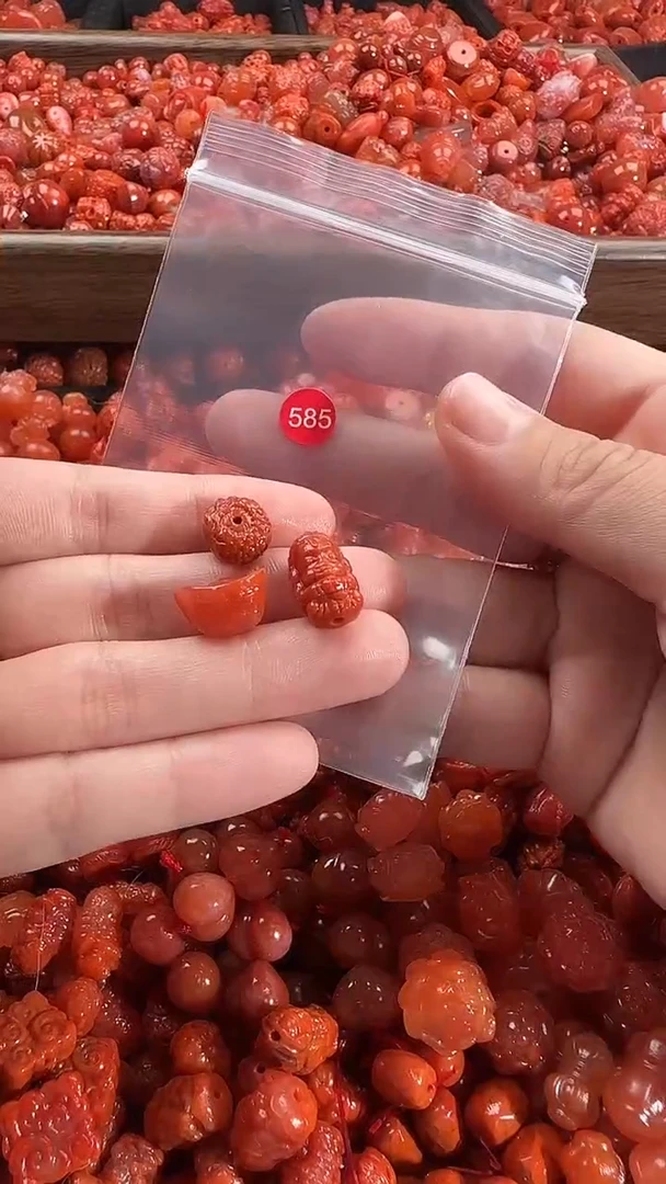 颈饰未镶嵌南红玛瑙1