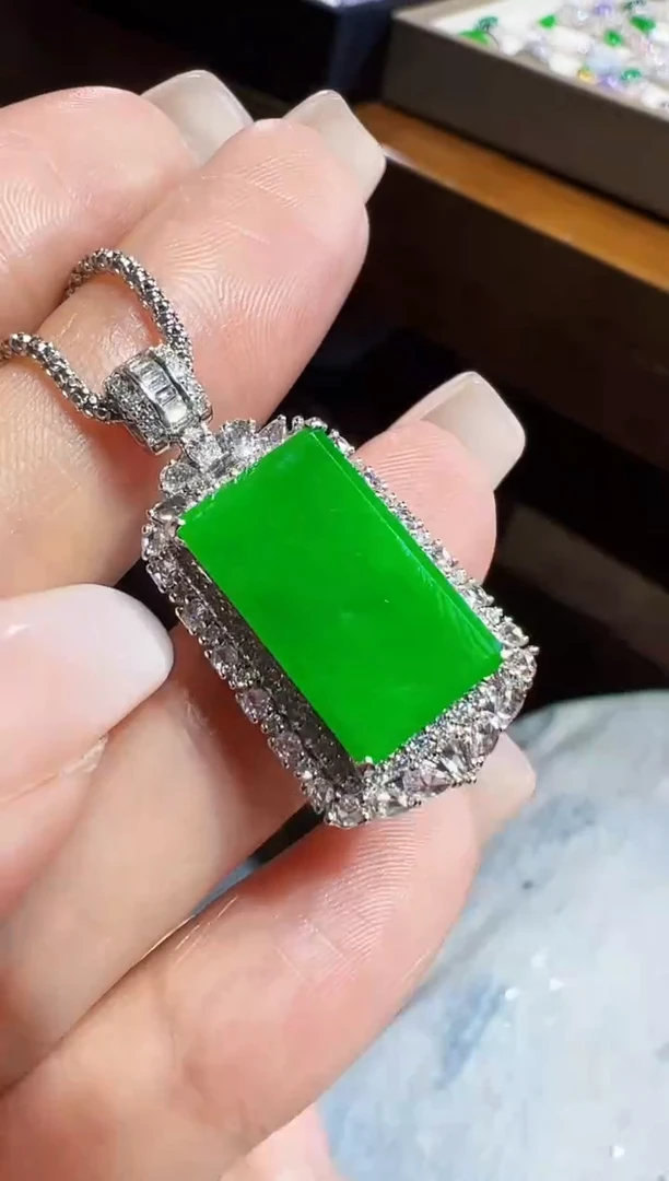 吊坠(不含链)18K金镶嵌翡翠无事牌