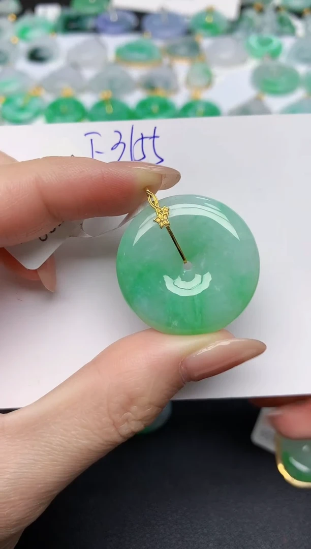 颈饰18K金镶嵌翡翠天然缅甸A货翡翠百元以上9元证书费自理