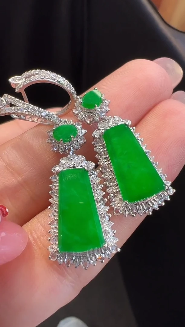 18K金镶嵌翡翠耳饰耳饰