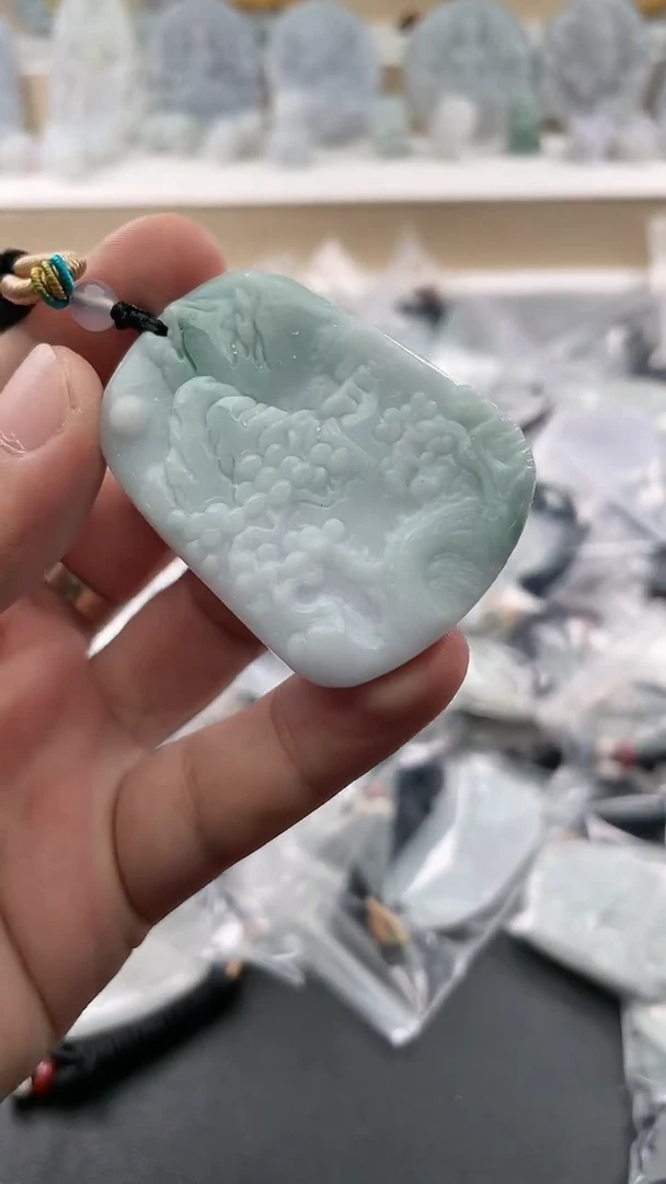 翡翠未镶嵌颈饰..../7/16/ 72