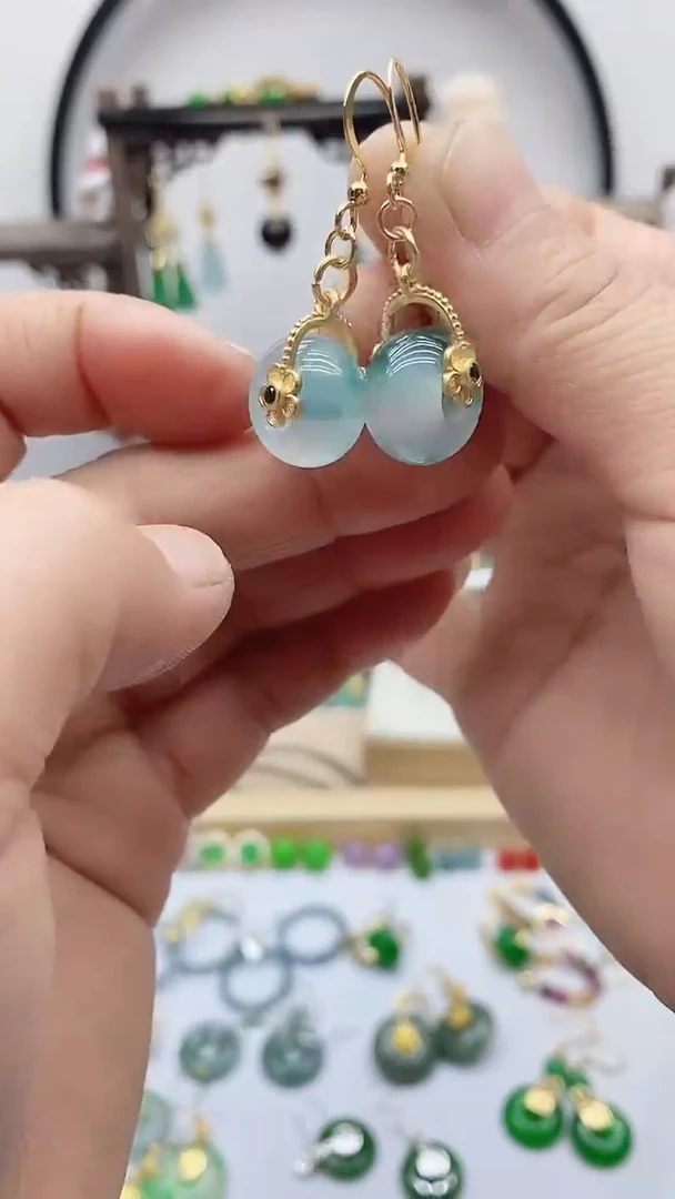 未镶嵌石英质玉（天山翠）耳饰597