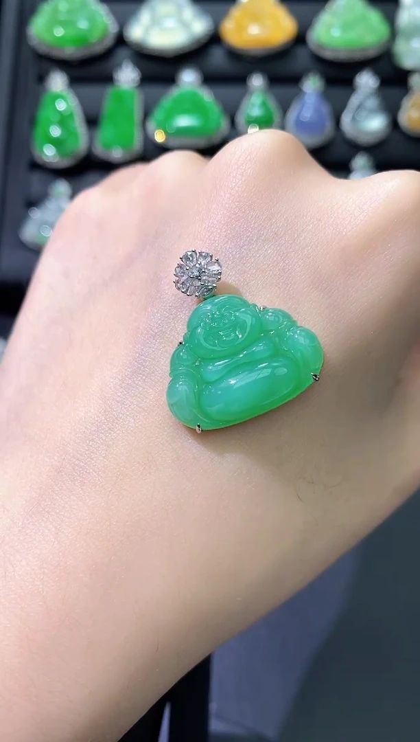 颈饰18K金镶嵌翡翠佛公