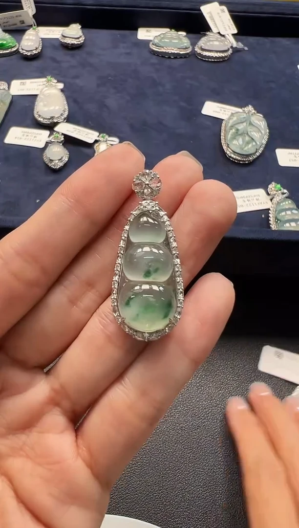 颈饰18K金镶嵌翡翠KLF1122-038