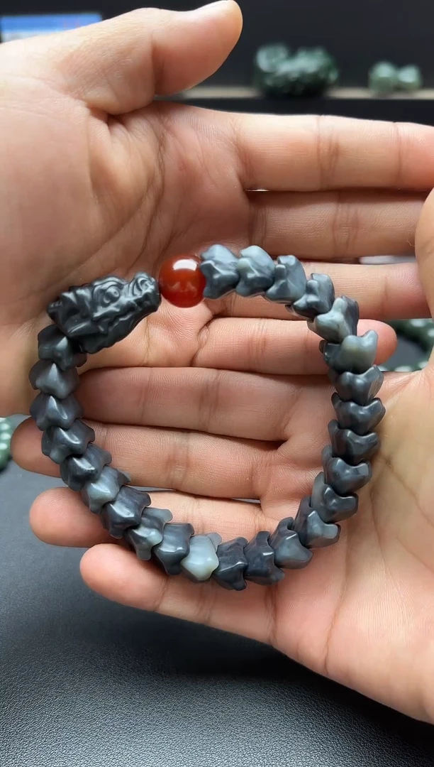 未镶嵌手链和田玉带状青花龙行天下招财手链