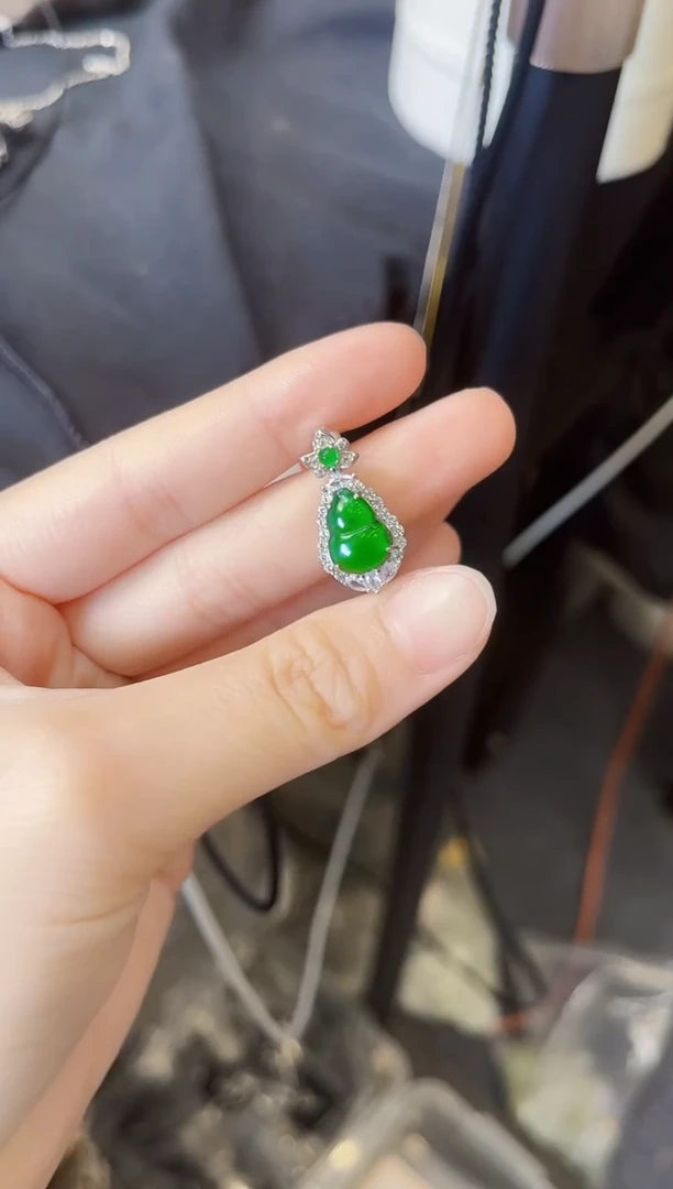 【闪购商品】翡翠颈饰银S925镶嵌葫芦吊坠