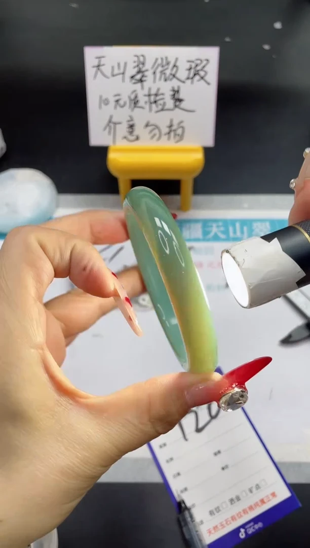 【闪购商品】石英质玉手镯未镶嵌120
