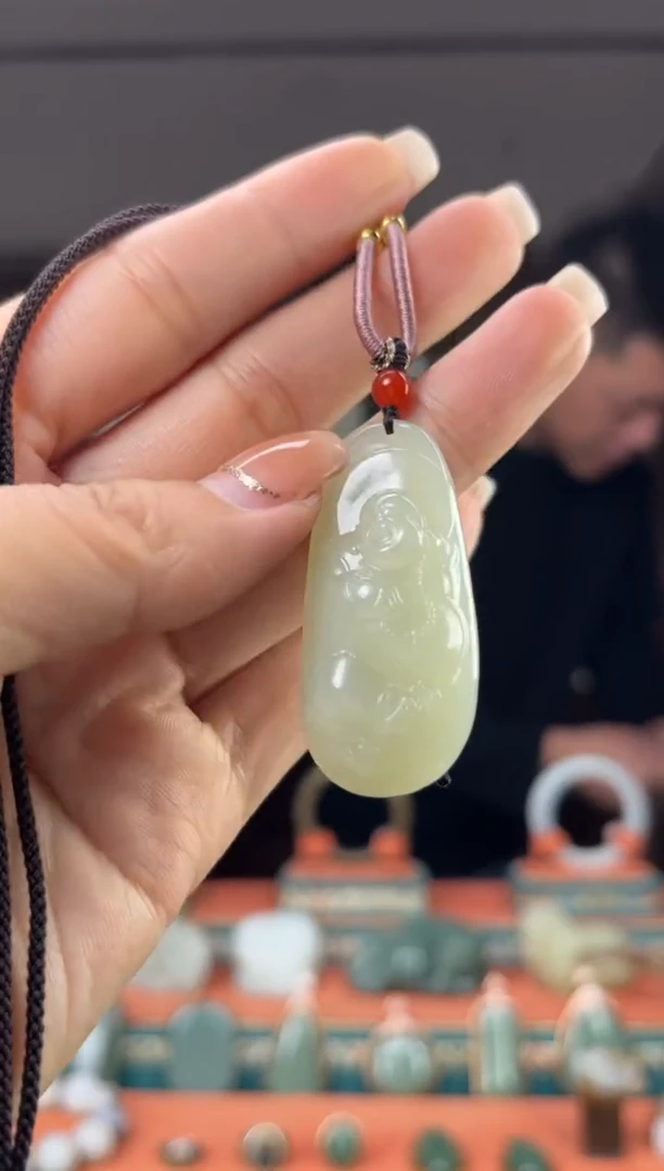 颈饰未镶嵌和田玉佩佩