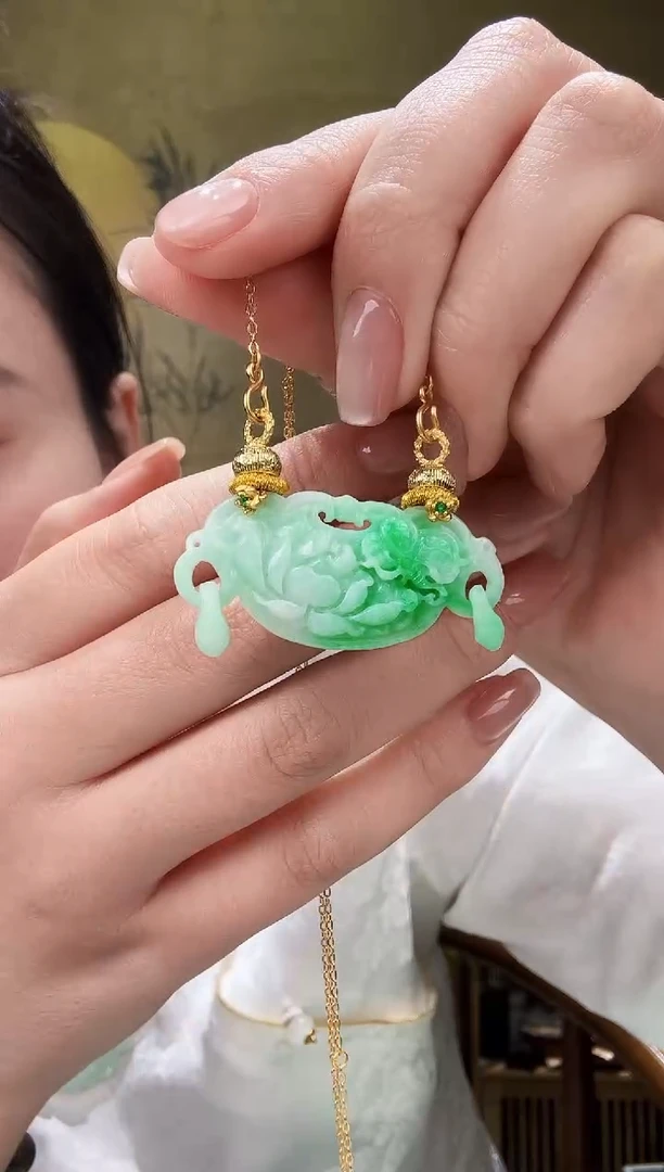 颈饰未镶嵌翡翠吊坠