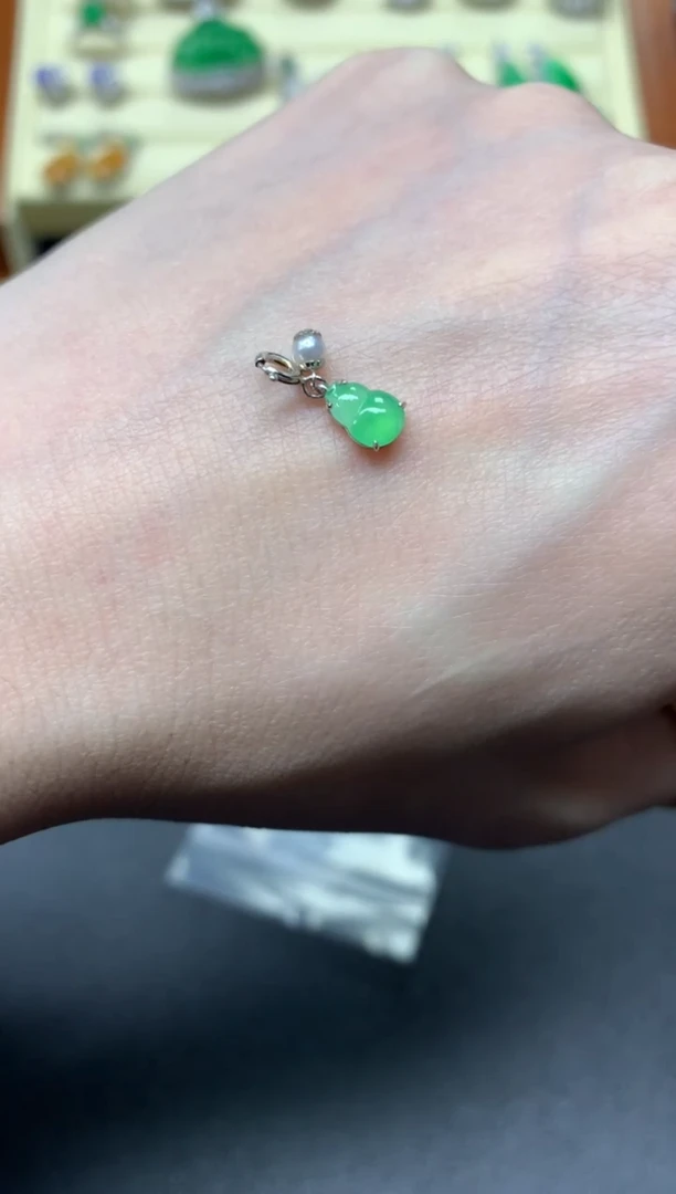 【闪购商品】翡翠吊坠(不含链)18K金镶嵌吊坠|500+50