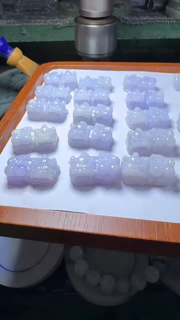 翡翠未镶嵌颈饰多样性发一件