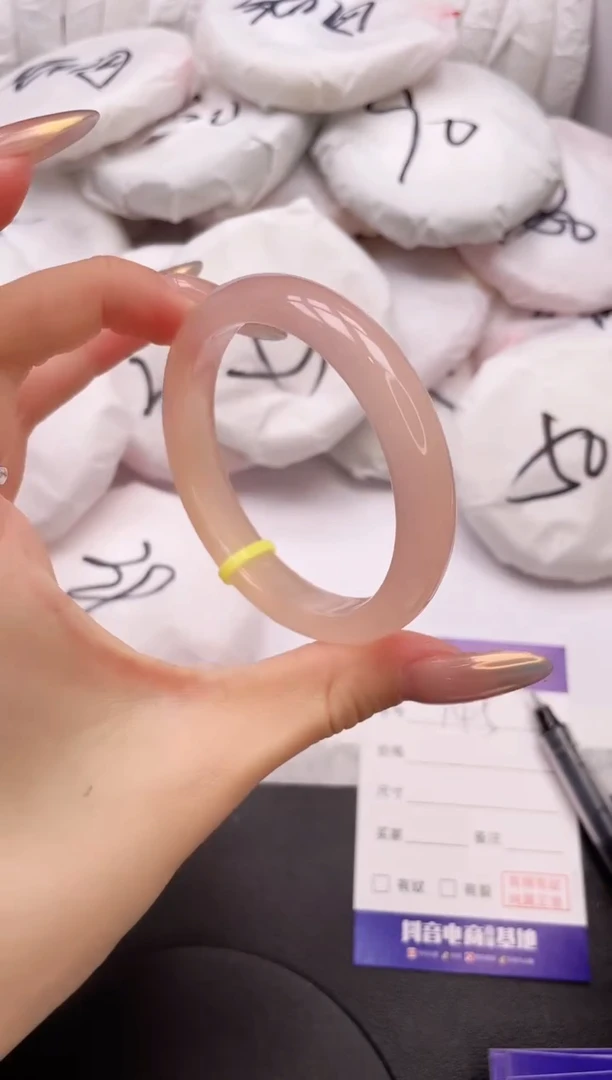 【闪购商品】石英质玉手镯未镶嵌24L145-54