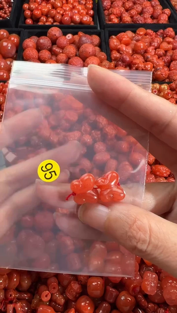 南红玛瑙未镶嵌颈饰1