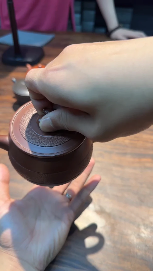 汤华刚 紫朱泥 牛转乾坤