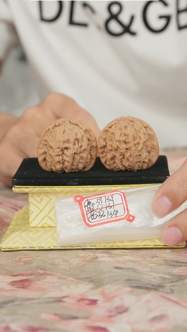 文玩核桃把件白狮子