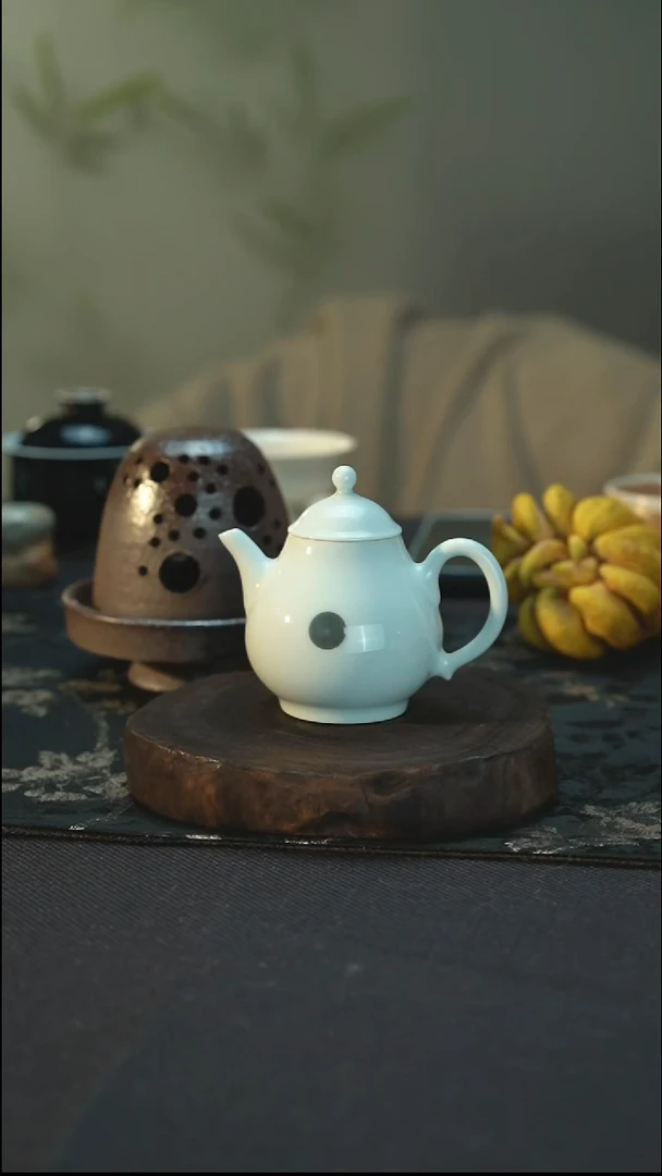 全品 彭州白瓷  波点壶