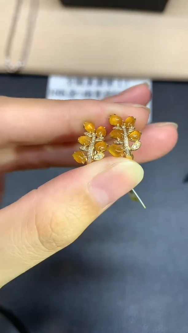 18K金镶嵌翡翠耳饰随形【无服务费