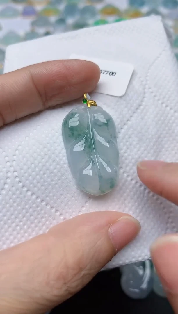 翡翠18K金镶嵌颈饰天然缅甸A货翡翠