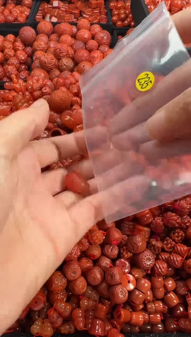 南红玛瑙未镶嵌颈饰1
