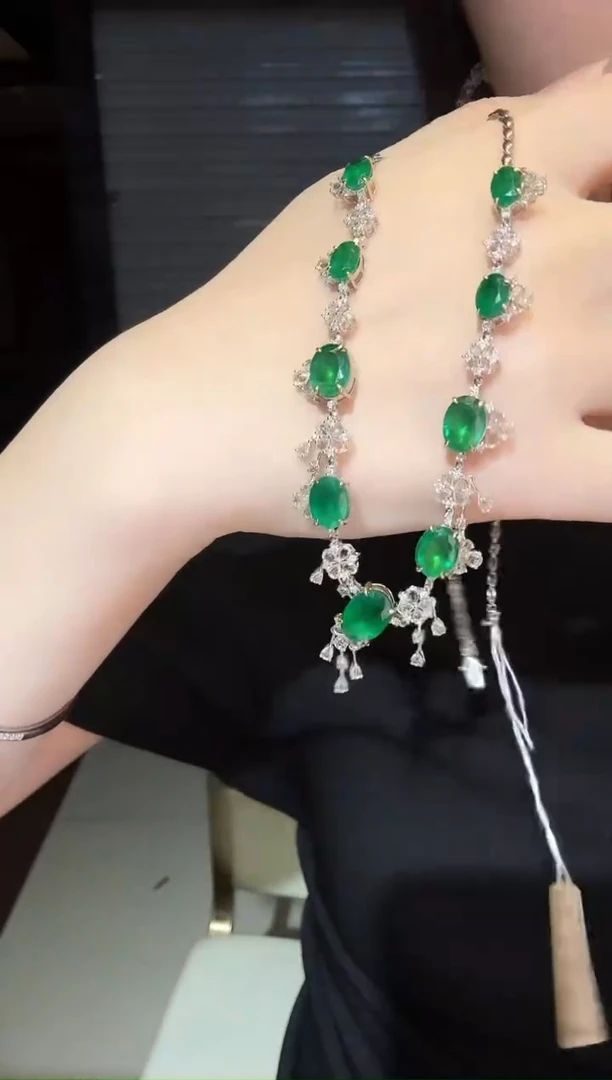 18K金镶嵌项链祖母绿13.5ct