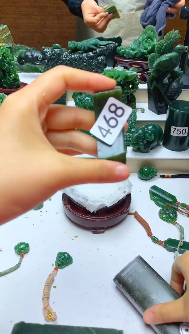 未镶嵌和田玉摆件1