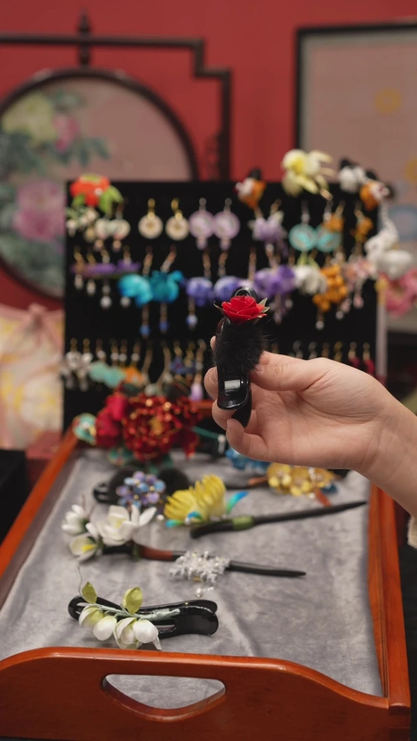 刺绣非遗绒花手工饰品