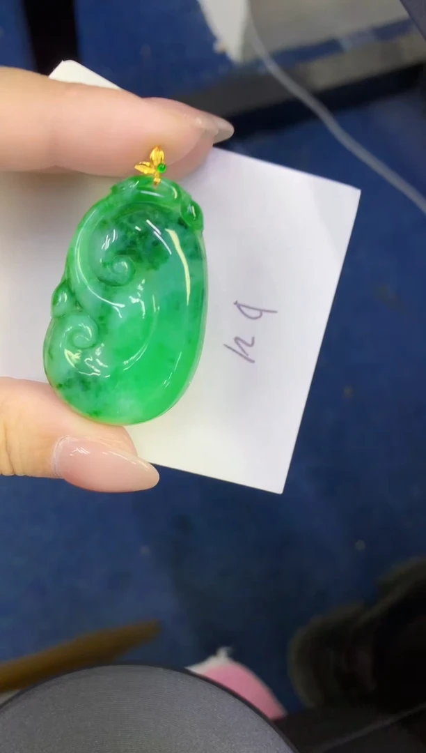 颈饰18K金镶嵌翡翠缅甸天然翡翠A货