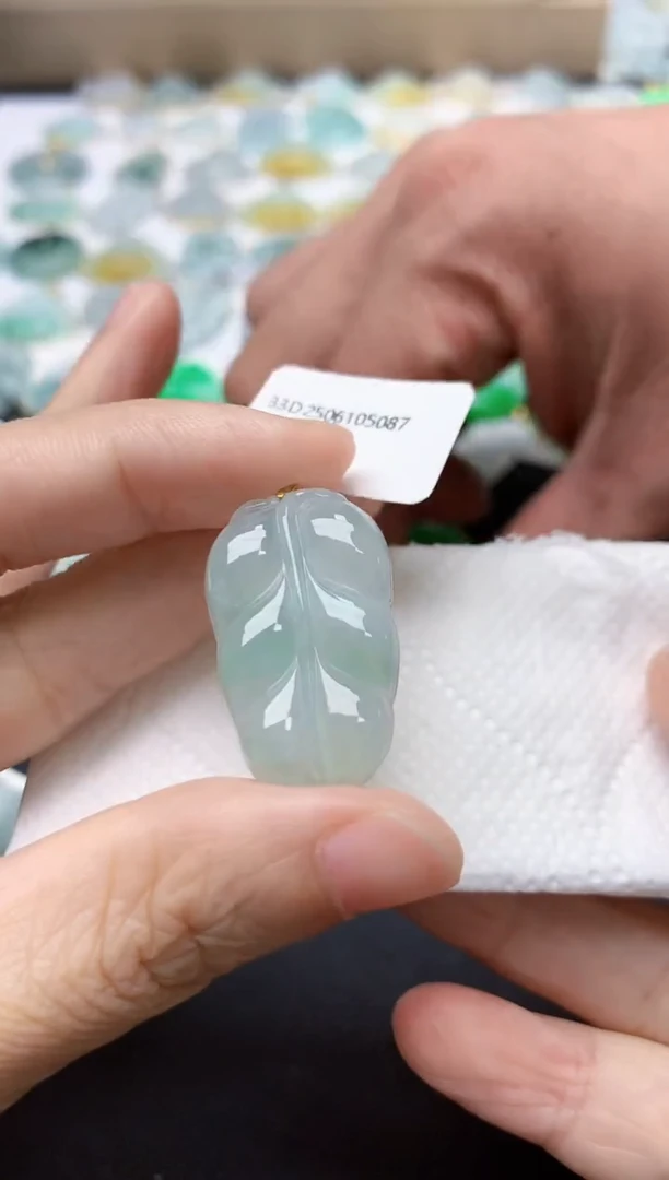 翡翠18K金镶嵌颈饰天然缅甸A货翡翠