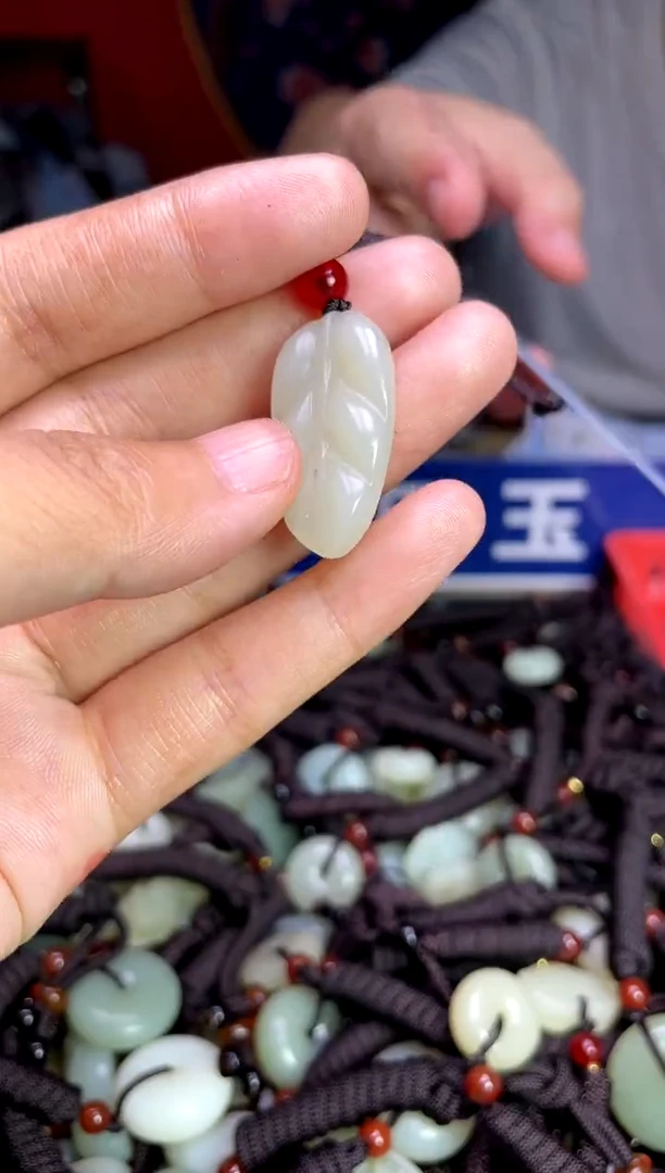 未镶嵌和田玉挂件1
