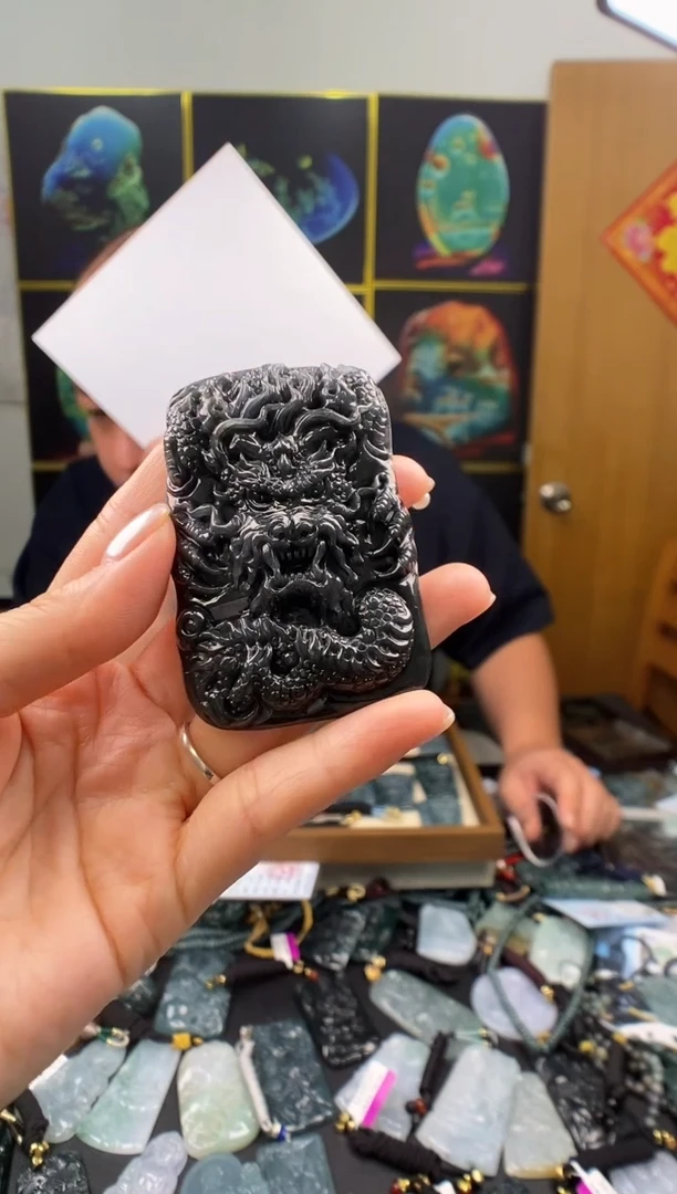 翡翠未镶嵌颈饰多样性发其一