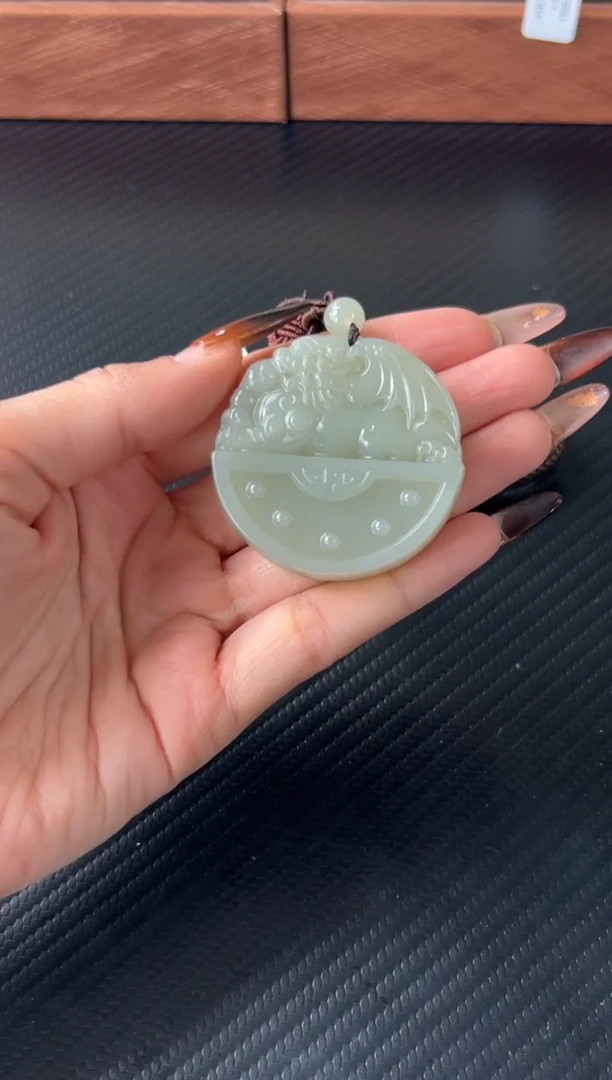 吊坠(赠链)未镶嵌和田玉且末近矿微色差