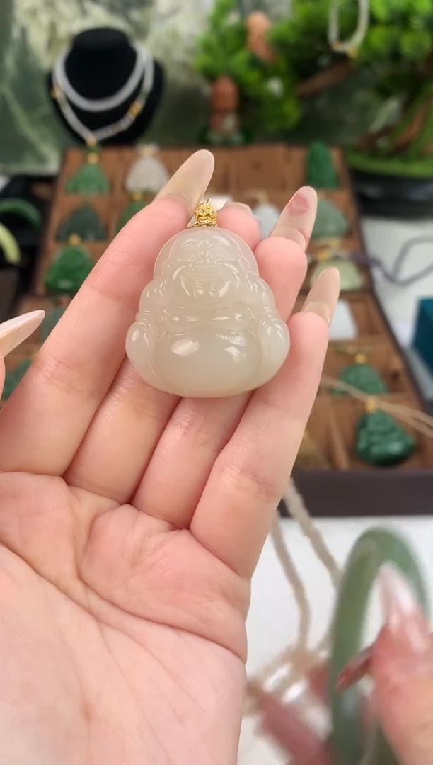 颈饰未镶嵌和田玉吊坠