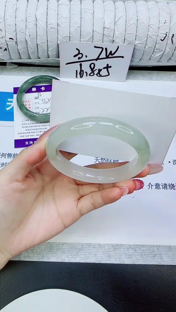 未镶嵌手镯石英质玉217/56.3
